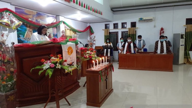 title Misa Malam Natal di Gorontalo Utara Lancar Kondusif, Jemaat Terapkan Prokes Misa Malam Natal di Gorontalo Utara Lancar Kondusif, Jemaat Terapkan Prokes