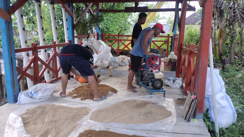 title Pandemi Covid, Pakan Lele Buatan Pemuda Blora Ini Laris Manis Dibeli Peternak Pandemi Covid, Pakan Lele Buatan Pemuda Blora Ini Laris Manis Dibeli Peternak