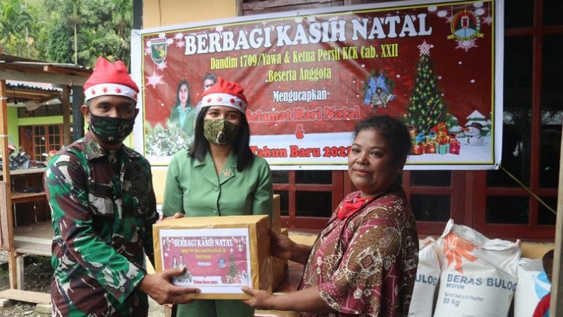 title Prajurit TNI Berbagi Kasih kepada Anak Panti Asuhan di Kepulauan Yapen Papua Prajurit TNI Berbagi Kasih kepada Anak Panti Asuhan di Kepulauan Yapen Papua