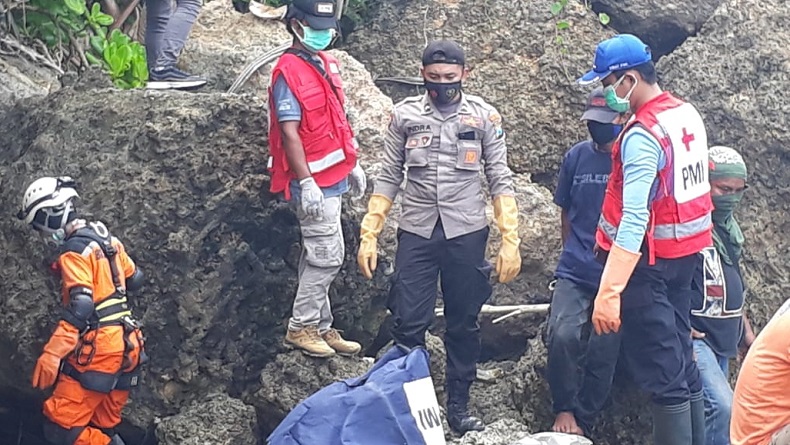 Warga Digegerkan Penemuan Mayat Tanpa Kepala di Pantai Modangan Malang