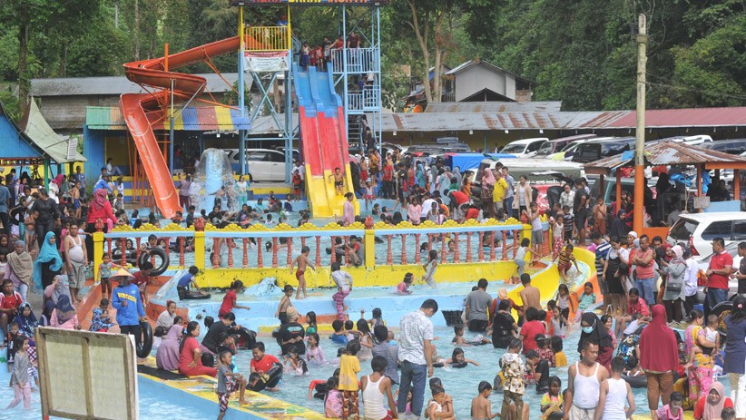 Penampakan Kolam Pemandian Alam Mega Mendung Sumatera Barat Dipadati Pengunjung