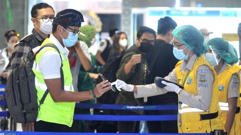 Pakai Udeng dan Ransel, Begini Gaya Sandiaga Uno Kunker ke Bandara Ngurah Rai - Bagian 1