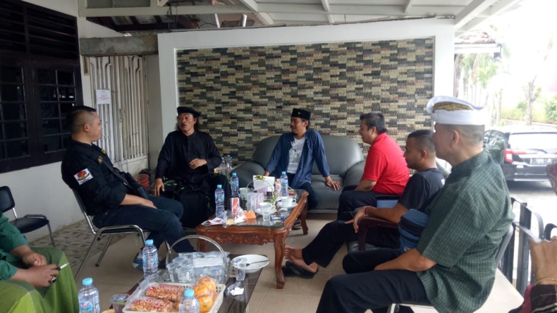 Momen Natal, Kiai Nyentrik Ini Datangi Gereja Algonz Surabaya