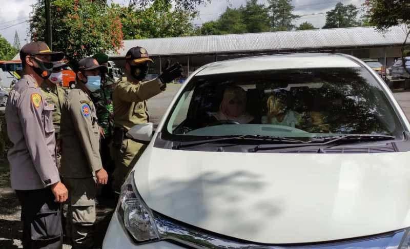 Tak Bawa Hasil Rapid Antigen, Ratusan Kendaraan Wisatawan Hendak ke Dieng Dipaksa Putar Balik