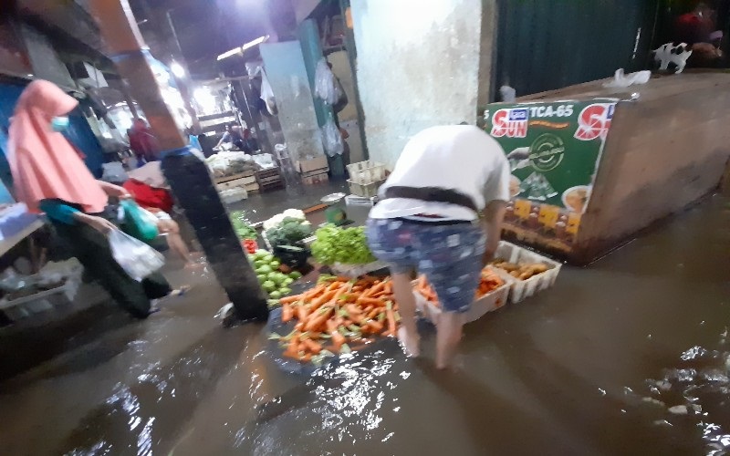 Puluhan Ruko dan Sebuah Pasar di KM 11-12 Palembang Terendam Banjir 