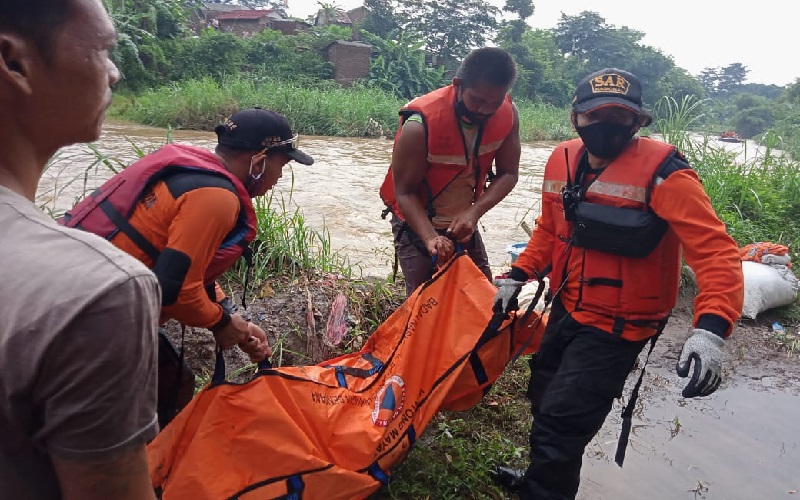 Bocah 12 Tahun yang Terseret Air Bandang di Sungai Grenjeng Cirebon Ditemukan Meninggal