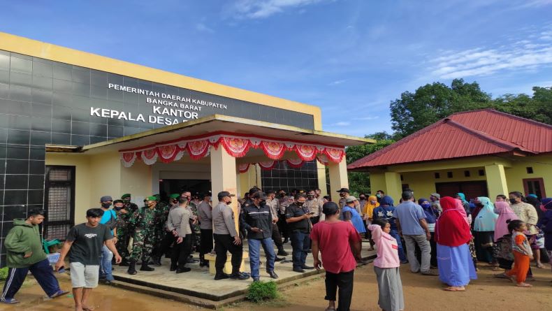 Tolak KIP, Nelayan Belo Laut Datangi Kantor Desa