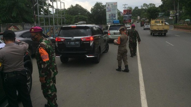 title Tak Bawa Surat Hasil Tes Cepat Antigen, Ratusan Mobil yang Akan Masuk Bandarlampung Diputar Balik Tak Bawa Surat Hasil Tes Cepat Antigen, Ratusan Mobil yang Akan Masuk Bandarlampung Diputar Balik