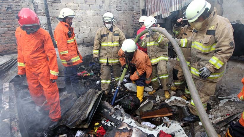 Rumah Terbakar di Rawadas Pondok Kopi, 10 Mobil Pemadam Dikerahkan - Bagian 1