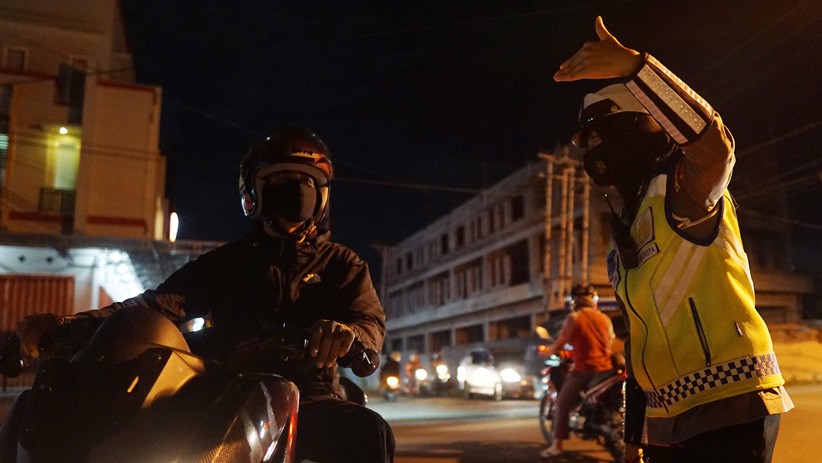 Jam Malam, Aktivitas Warga Gorontalo Dibatasi - Bagian 2