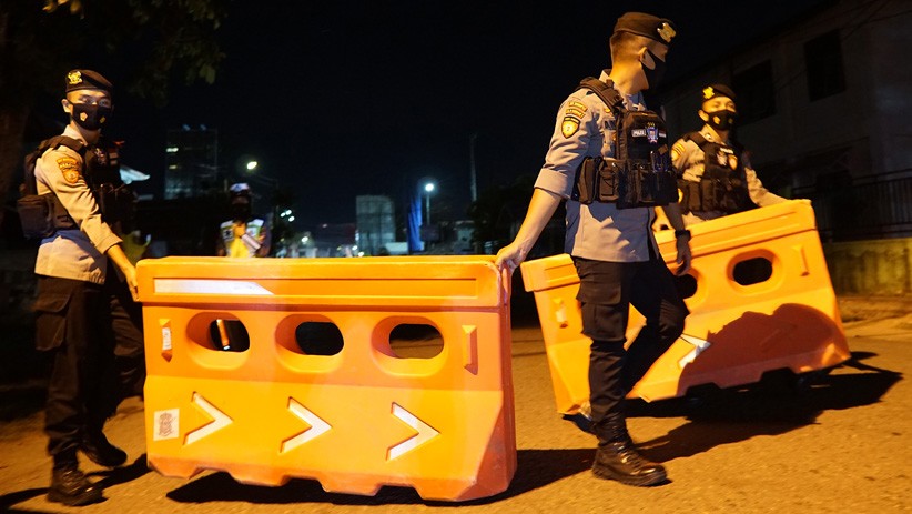 Jam Malam, Aktivitas Warga Gorontalo Dibatasi - Bagian 1