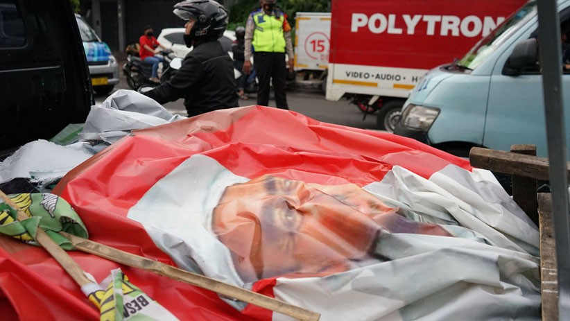 Atribut FPI Dibongkar Polisi dan TNI - Bagian 5