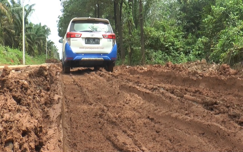 Partai Perindo Soroti Jalan Rusak akibat Truk Kayu di PALI 