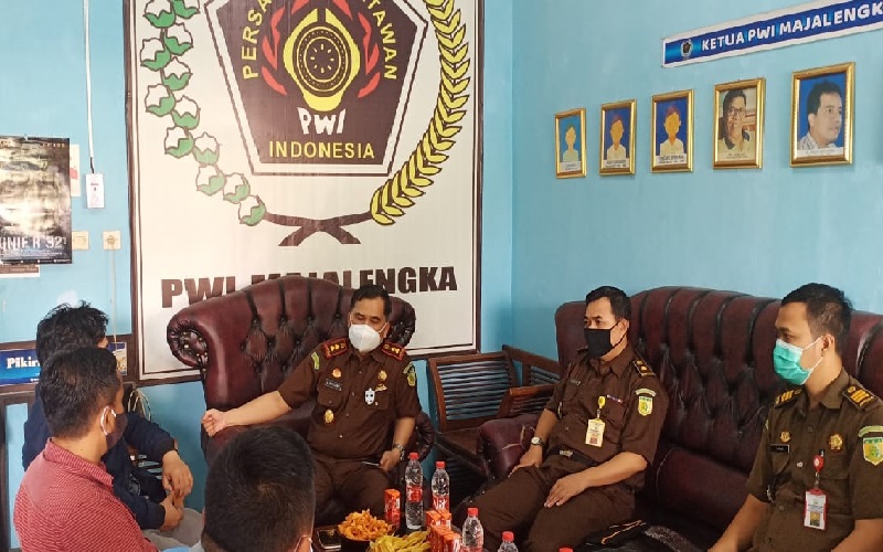 Kegiatan Lain Kejari Majalengka di Masa Pandemi, Bagikan Sembako untuk Warga Terdampak