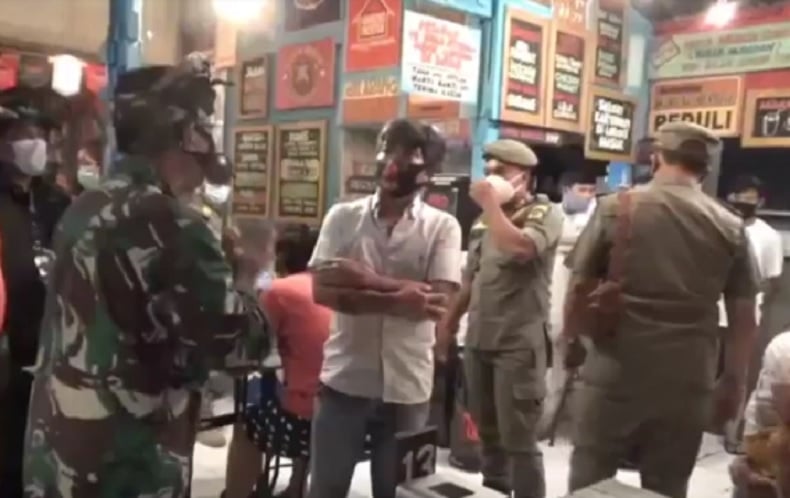 Kafe di Denpasar yang Buka Malam Hari Dirazia, Tim Gabungan Perintahkan Tutup