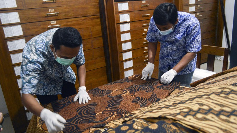 Museum Batik Pekalongan Terima Hibah 8 Kain Berusia 30-50 Tahun - Bagian 1