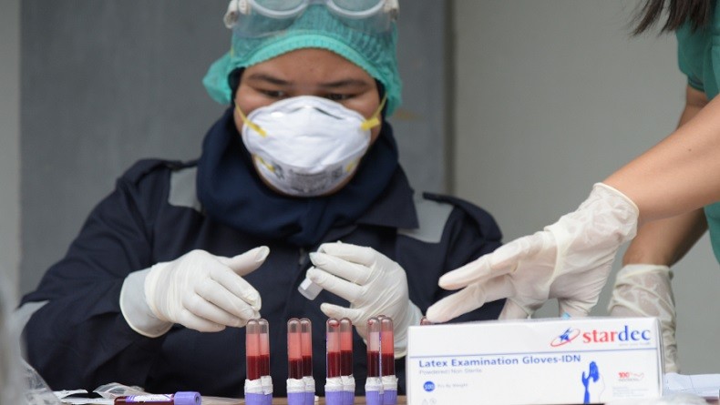 title Anggota Satpol PP Perempuan Reaktif Covid-19 Dites Swab di RSUD Karangasem Anggota Satpol PP Perempuan Reaktif Covid-19 Dites Swab di RSUD Karangasem