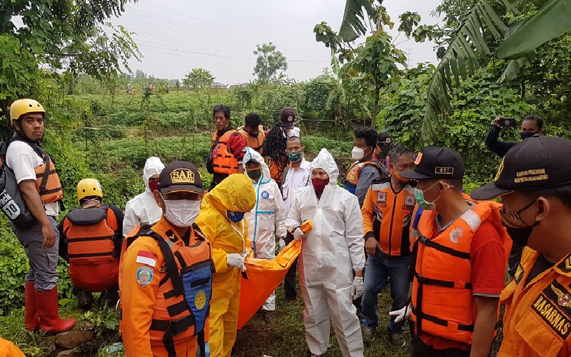 Gegara Sandal, Bocah 5 Tahun Tenggelam dan Meninggal di Kali Cideng Cirebon