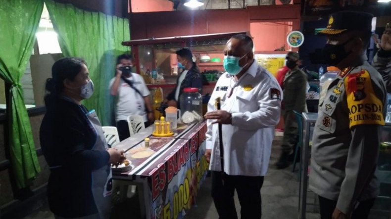 title Gubernur Gorontalo Tutup Rumah Makan yang Nekat Buka saat Malam Tahun Baru Gubernur Gorontalo Tutup Rumah Makan yang Nekat Buka saat Malam Tahun Baru