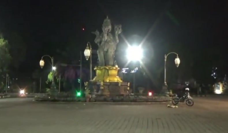 title Malam Tahun Baru di Kuta dan Denpasar Sepi Tanpa Perayaan Malam Tahun Baru di Kuta dan Denpasar Sepi Tanpa Perayaan