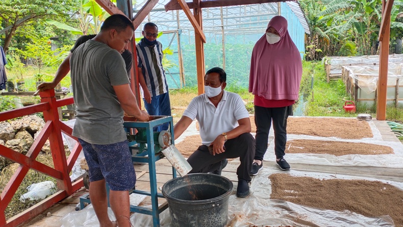 title Peternak Lele Blora Sukses Buat Pakan Sendiri, DPRD Jateng Dorong Segera Berkembang Peternak Lele Blora Sukses Buat Pakan Sendiri, DPRD Jateng Dorong Segera Berkembang