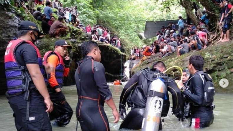title Pencarian Kakak-Adik yang Tenggelam saat Mandi di Sungai Jembrana Dilanjutkan, 1 Korban Ditemukan Pencarian Kakak-Adik yang Tenggelam saat Mandi di Sungai Jembrana Dilanjutkan, 1 Korban Ditemukan