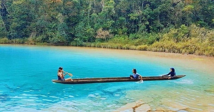 Terpesona Keindahan Danau Framu Papua, Airnya Biru Toska dan Sejernih Cermin