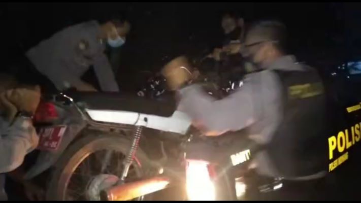 Arena Adu Muncang di Tasikmalaya Digerebek, Satu Sepeda Motor Dinas Diamankan 