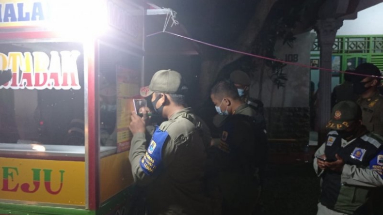 Satgas Covid di Lebak Bubarkan Kerumunan di Kafe dan Warung