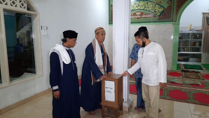 Pelaku Jebol Pintu Masjid dan Curi Kotak Amal di Tasikmalaya Terekam CCTV