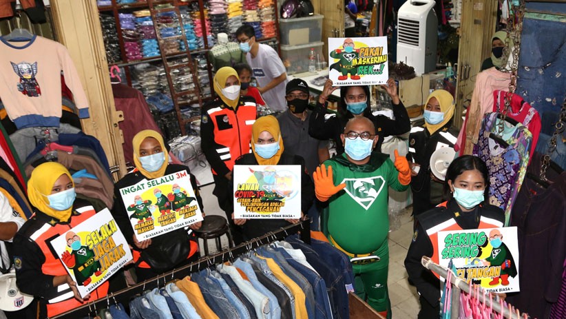 Aksi Camat Sawahan Pakai Kostum Superhero Sosialisasi Protokol Kesehatan - Bagian 3