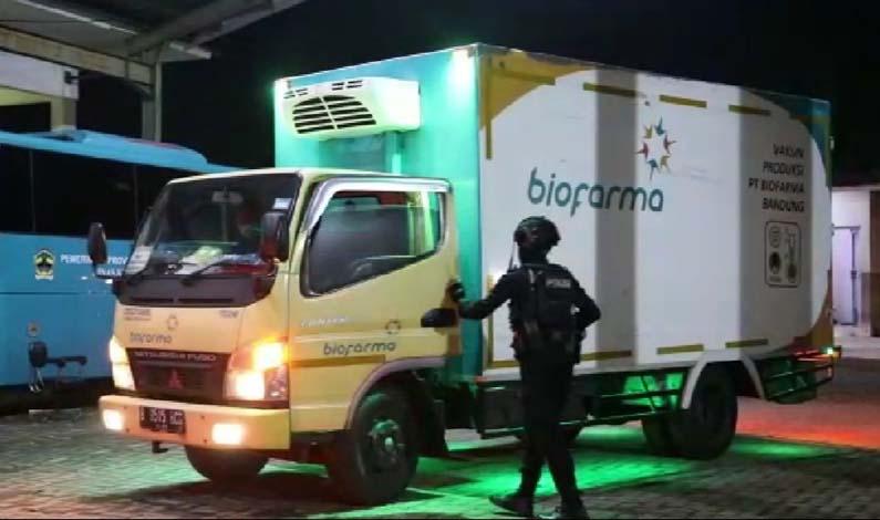 Brimob Jaga Ketat Gudang Penyimpanan Vaksin Covid-19 di Semarang