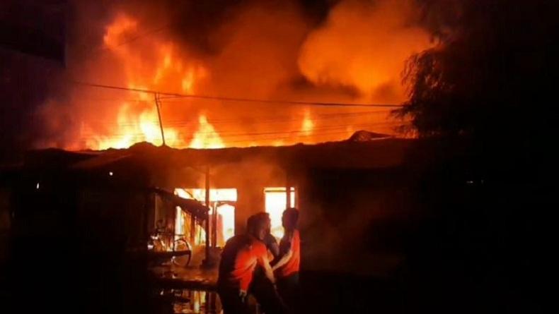Kebakaran di Medan, 2 Rumah Warga Ludes Dilalap Kobaran Api