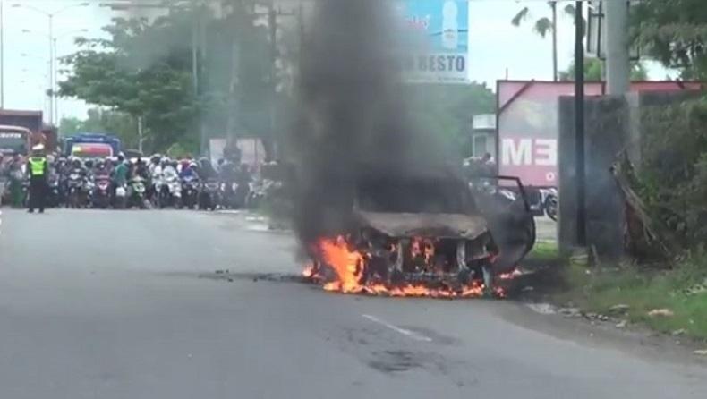 Mobil Terbakar di Akses Suramadu, Lalu Lintas Sempat Macet Total