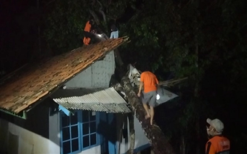 Puluhan Rumah Warga Tasikmalaya Rusak Disapu Angin Puting Beliung