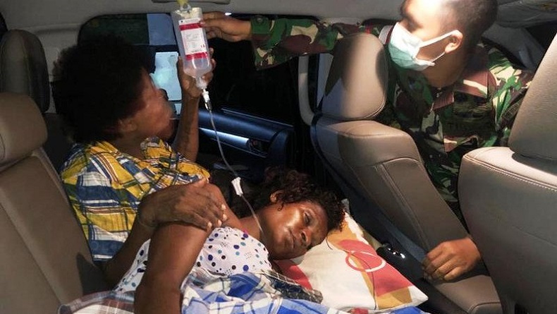 Pendarahan saat Hamil Tua, Warga Perbatasan di Jayapura Dievakuasi TNI Tengah Malam