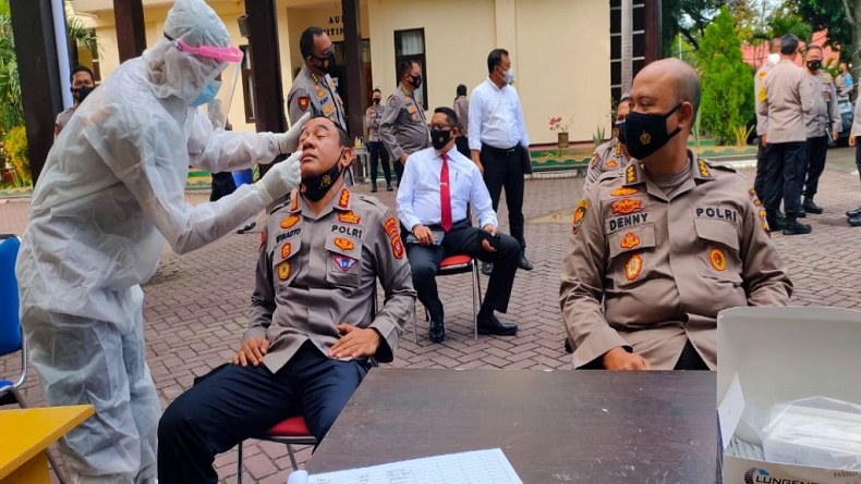 title Seluruh PJU dan Kapolres Jajaran Polda Gorontalo Jalani Swab Test Seluruh PJU dan Kapolres Jajaran Polda Gorontalo Jalani Swab Test
