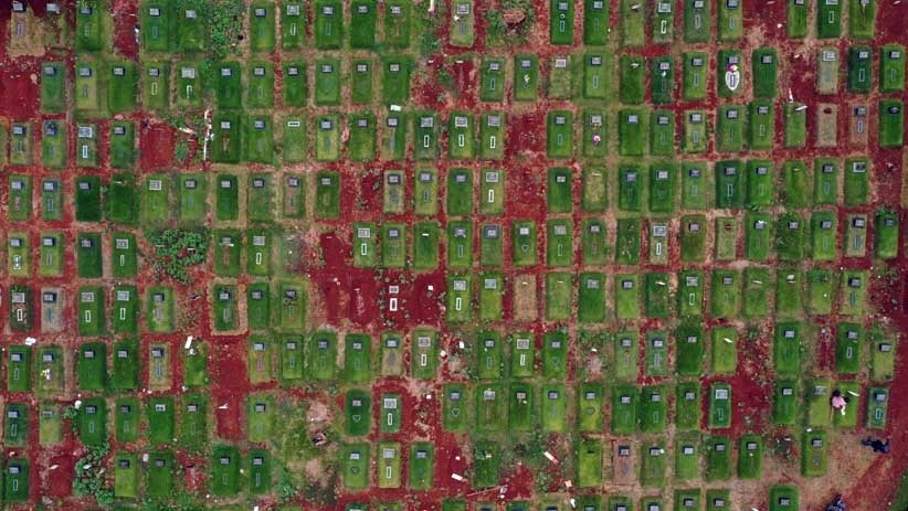 Penampakan dari Udara Pemakaman Covid-19 di TPU Pondok Ranggon Penuh - Bagian 2