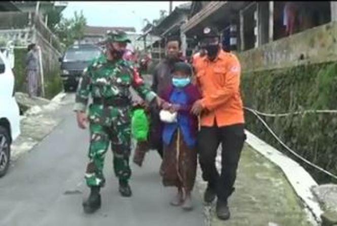 Aktivitas Merapi Meningkat, 300 Warga Babadan Dievakuasi ke Barak Pengungsian