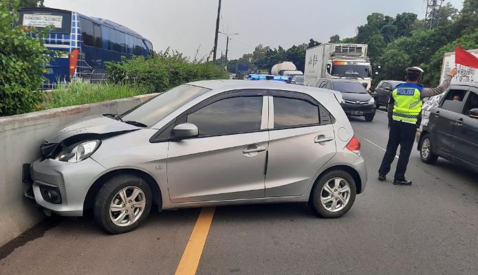 Karena Ngantuk, Mahasiswi Cantik Kecelakaan Tunggal di Tol Cipularang Purwakarta