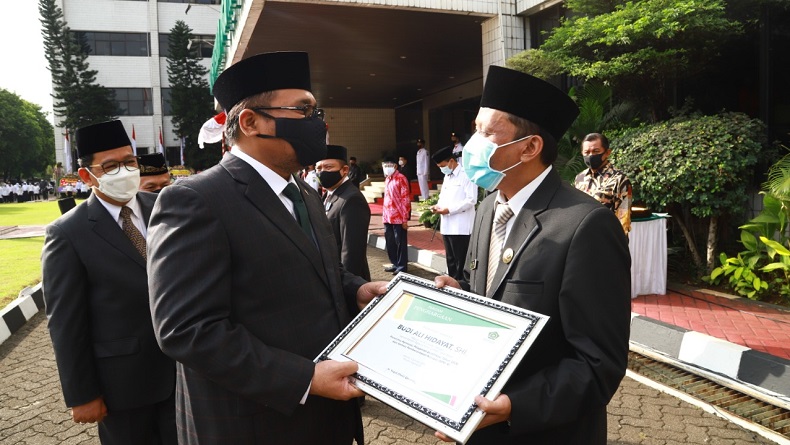 title Tolak Gratifikasi 88 Kali, Kepala KUA Cimahi Tengah Dapat Penghargaan dari Menag Tolak Gratifikasi 88 Kali, Kepala KUA Cimahi Tengah Dapat Penghargaan dari Menag