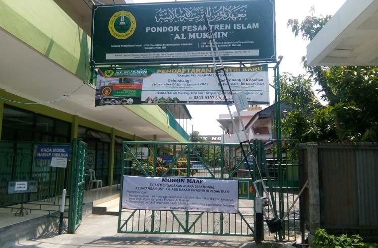 Antisipasi Serbuan Pendukung Baasyir, Santri-Ormas  Jaga Ketat 25 Titik Menuju Ponpes
