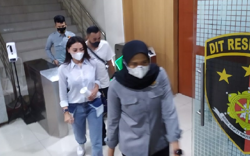 Artis SC Dicecar 28 Pertanyaan terkait Prostitusi Online, Ngaku Tak Kenal Mami Alona