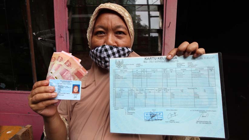 Tak Perlu Keluar, Warga Terima Bantuan Sosial Tunai dari Rumah - Bagian 2