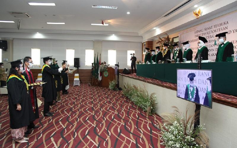 Lulus saat Pandemi, Dokter Muda di Cimahi Harus Bisa Menangani Pasien Covid-19