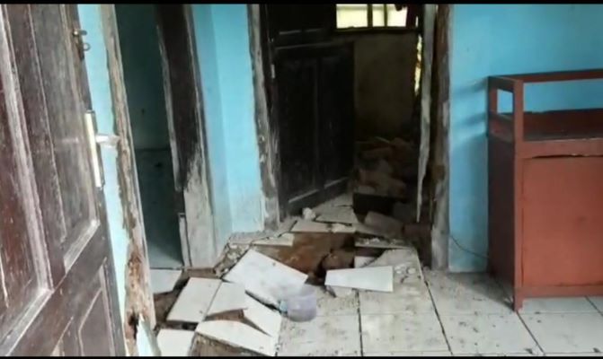 Tanah Satu Kampung Bergerak, Lantai Puluhan Rumah di Ciamis Terbelah dan Terangkat