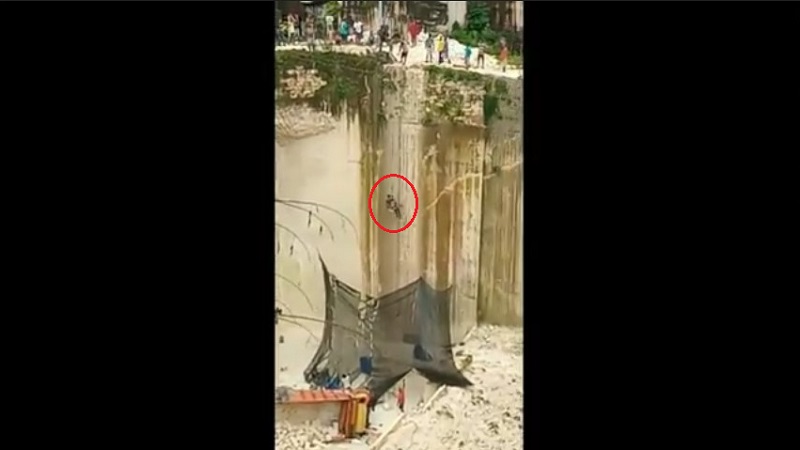 Truk Muatan Batu Kapur di Tuban Jatuh ke Jurang 30 Meter, Begini Kondisinya 