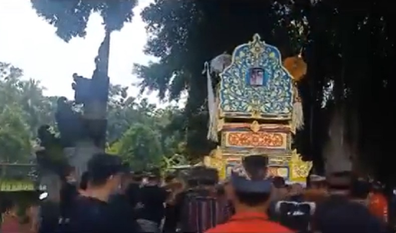 Upacara Ngaben, Kakak-Adik Tenggelam di Sungai Yeh Mekecir Jembrana Dimakamkan