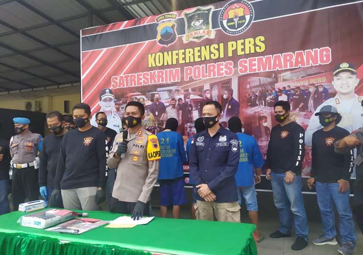 title Polisi Ringkus Komplotan Pencuri Spesialis Pecah Kaca Mobil di Parkiran Masjid Polisi Ringkus Komplotan Pencuri Spesialis Pecah Kaca Mobil di Parkiran Masjid