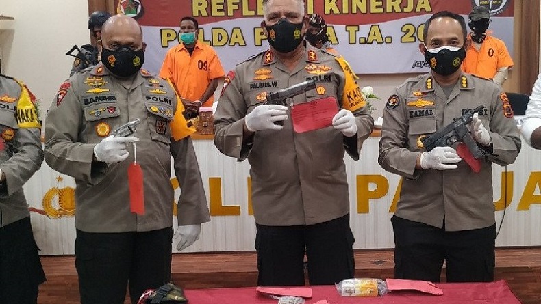 title 2 Tersangka Oknum Polisi di Maluku Jual Senpi ke KKB Papua, Ini Kata Propam Polri 2 Tersangka Oknum Polisi di Maluku Jual Senpi ke KKB Papua, Ini Kata Propam Polri